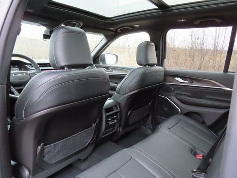 New 2026 Jeep Grand Cherokee Limited AWD/4WD image 23
