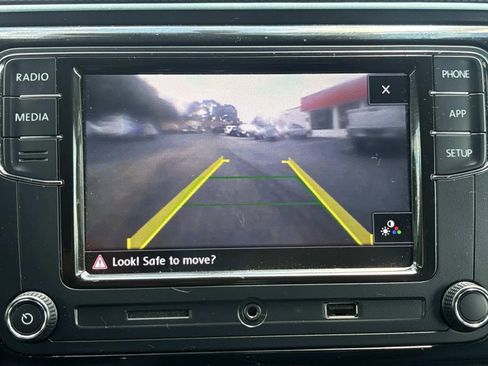 Used 2013 Volkswagen Beetle 2.0T image 23