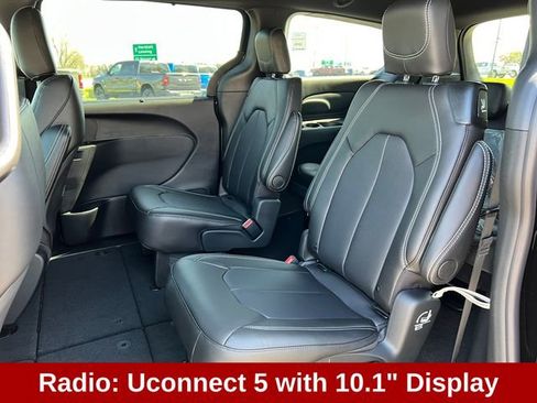 New 2026 Chrysler Pacifica Select FWD image 4