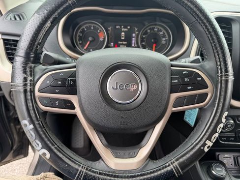 Used 2017 Jeep Cherokee Latitude w/ Trailer Tow Group AWD/4WD image 25