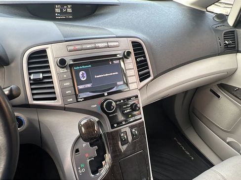 Used 2015 Toyota Venza XLE image 18