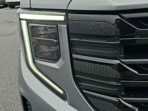Used 2023 GMC Sierra 1500 Elevation w/ LPO, Elevation Black Package AWD/4WD image 9