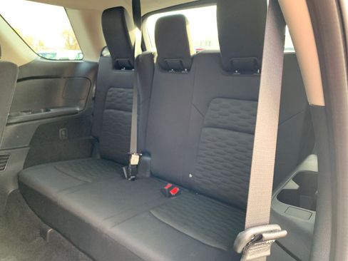 Used 2025 Nissan Pathfinder SV image 17