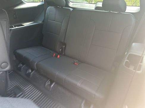 Used 2023 Chevrolet Traverse RS AWD/4WD image 18