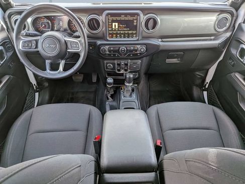 Used 2023 Jeep Wrangler Unlimited Sahara AWD/4WD image 16