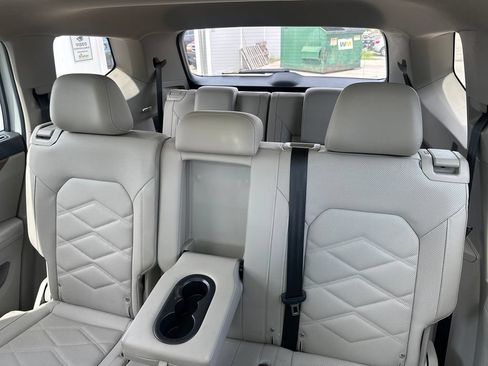 Used 2024 Volkswagen Atlas SE w/ Panoramic Sunroof Package FWD image 46