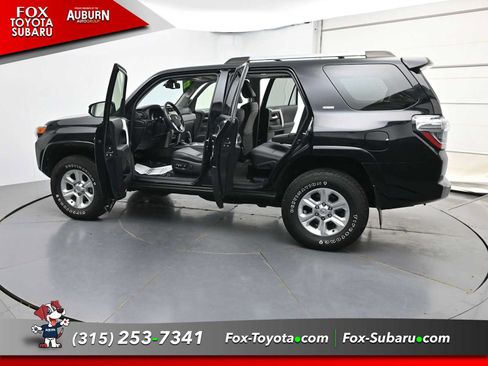 Used 2022 Toyota 4Runner SR5 Premium w/ Moonroof Package AWD/4WD image 43