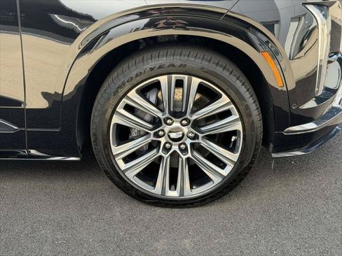 Used 2026 Cadillac Vistiq Platinum w/ LPO, Floor Liner Package AWD/4WD image 9