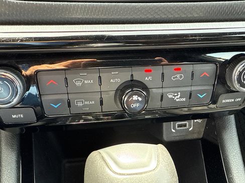 Used 2025 Jeep Compass Trailhawk AWD/4WD image 28