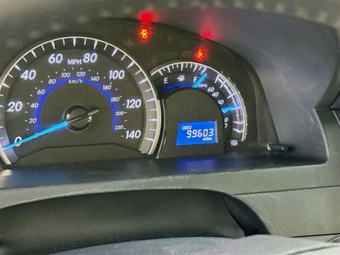 Used 2013 Toyota Camry XLE image 9