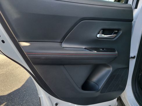 Used 2025 Nissan Kicks SR FWD image 9