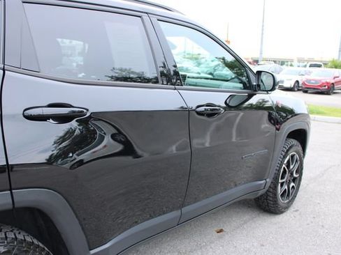 Used 2025 Jeep Compass Trailhawk AWD/4WD image 46