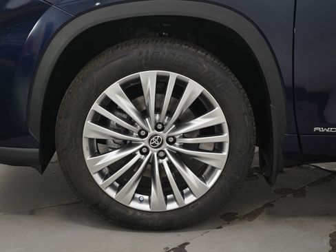 Used 2025 Toyota Highlander Platinum AWD/4WD image 31
