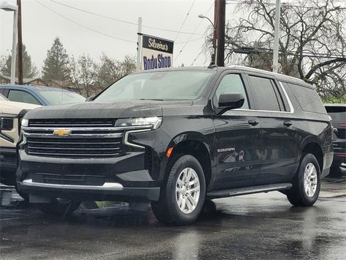 Used 2024 Chevrolet Suburban LT image 10