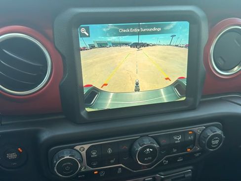 Used 2022 Jeep Gladiator Rubicon w/ Cold Weather Group AWD/4WD image 25