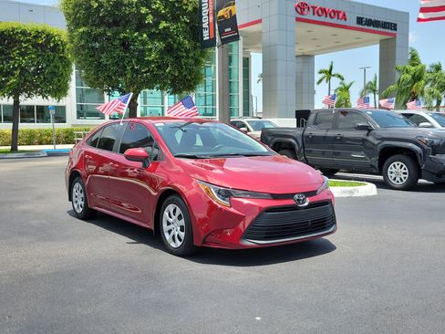 Used 2024 Toyota Corolla LE FWD image 2