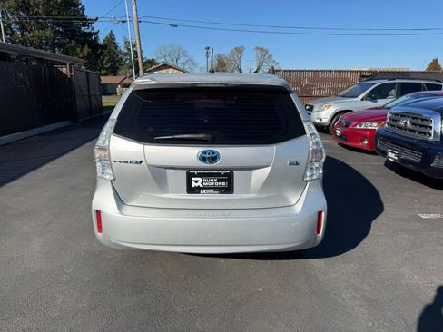 Used 2013 Toyota Prius V Two image 5