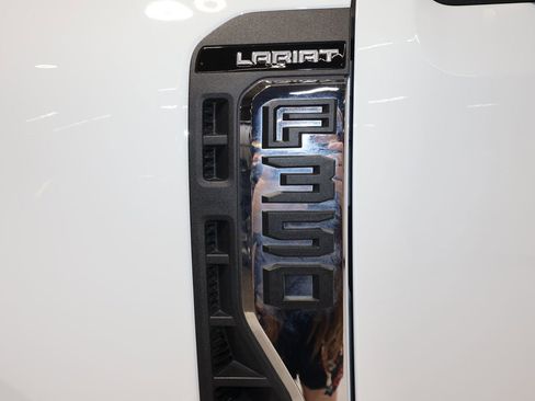 Used 2024 Ford F350 Lariat image 35
