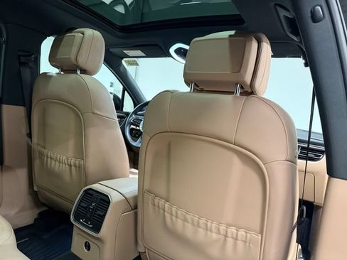 Certified 2026 Porsche Macan AWD/4WD image 27