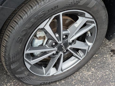 Used 2024 Kia Forte LXS w/ LXS Technology Package FWD image 15