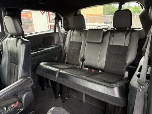 Used 2015 Dodge Grand Caravan SXT FWD image 17