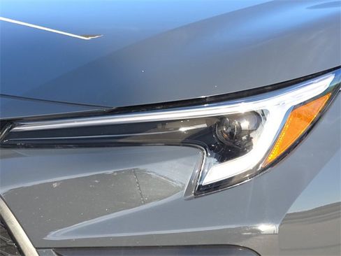 Used 2025 Toyota Corolla SE image 4