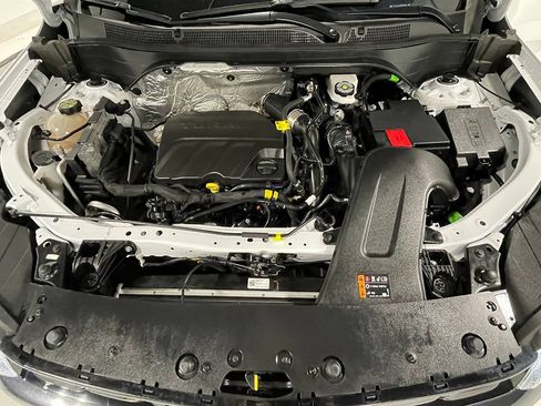 Used 2025 Chevrolet Trax RS FWD image 39