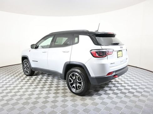 Used 2024 Jeep Compass Trailhawk AWD/4WD image 4