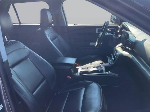 Used 2022 Ford Explorer XLT w/ Equipment Group 202A AWD/4WD image 7