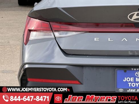 Used 2025 Hyundai Elantra SEL image 10