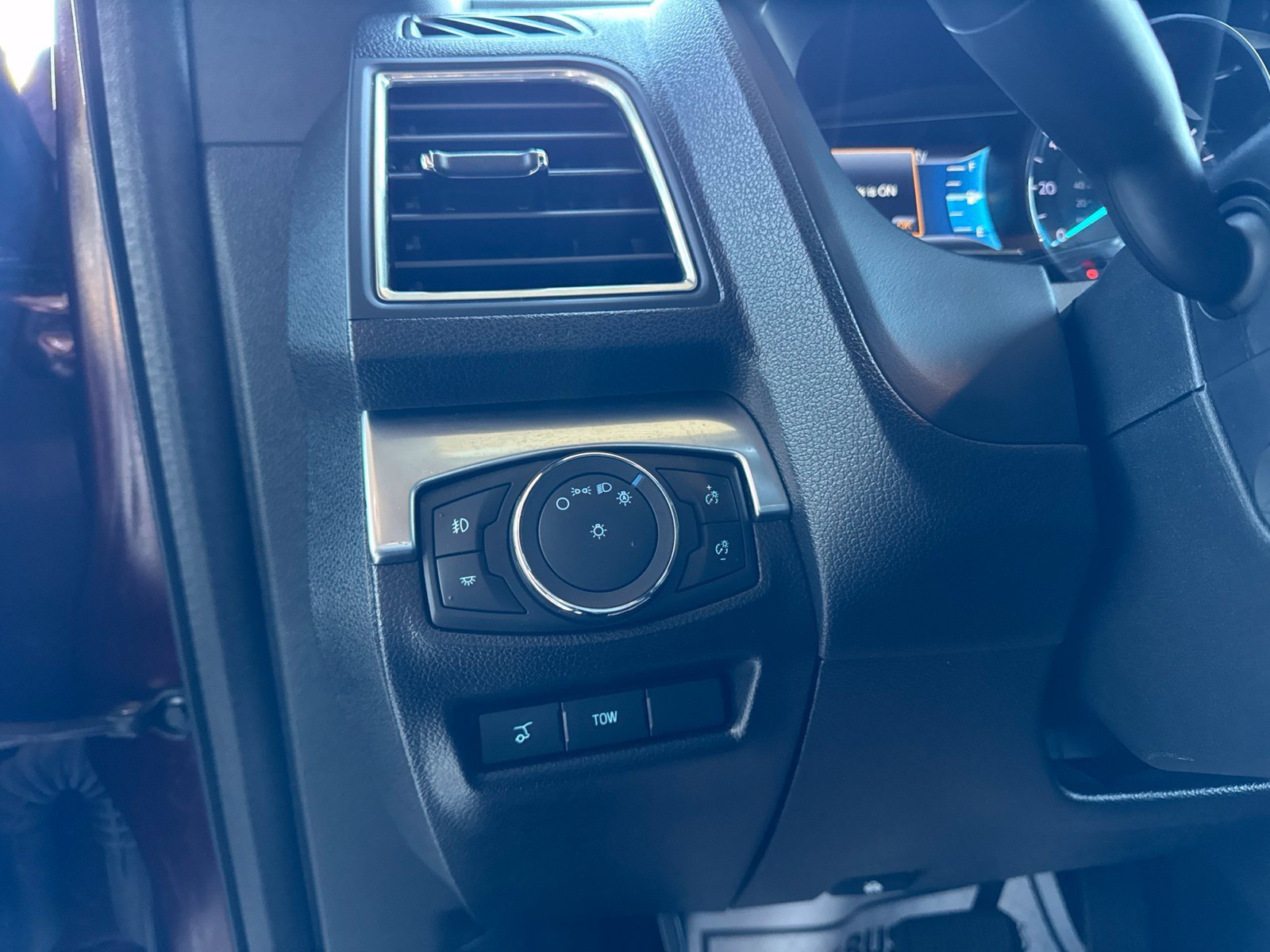 Certified 2019 Ford Explorer Limited w/ Ford Safe & Smart Package AWD/4WD image 29