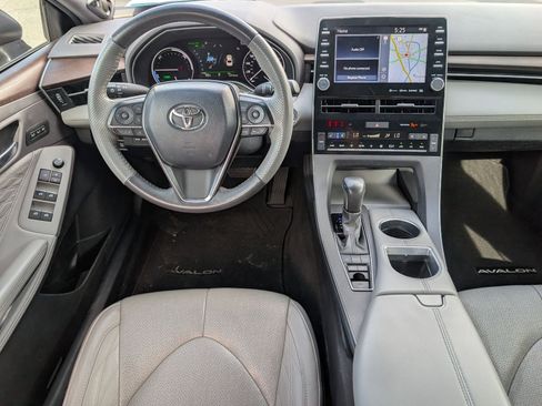 Used 2022 Toyota Avalon Limited w/ Advanced Safety Package FWD image 6