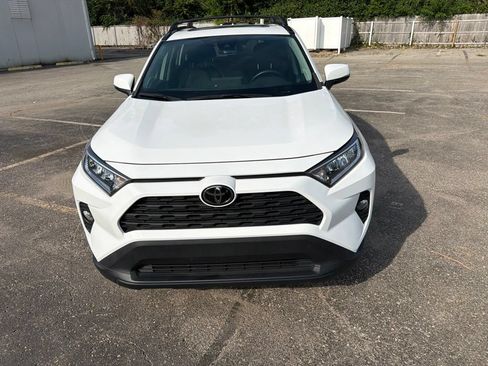Used 2020 Toyota RAV4 XLE Premium FWD image 8