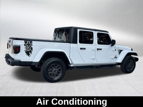 Certified 2024 Jeep Gladiator Sport image 7