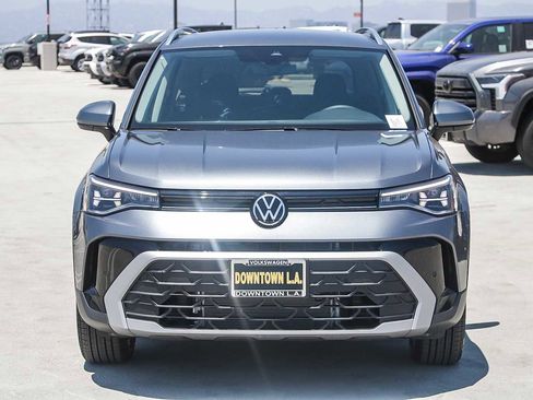 New 2025 Volkswagen Taos SE w/ Black Wheel Package FWD image 2