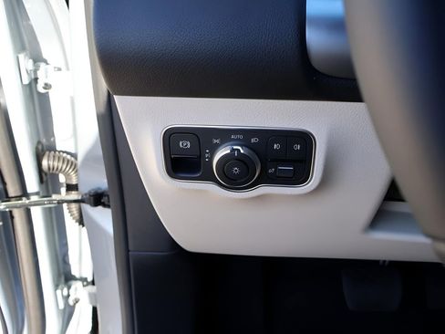 Used 2026 Mercedes-Benz GLB 250 GLB 250 image 37