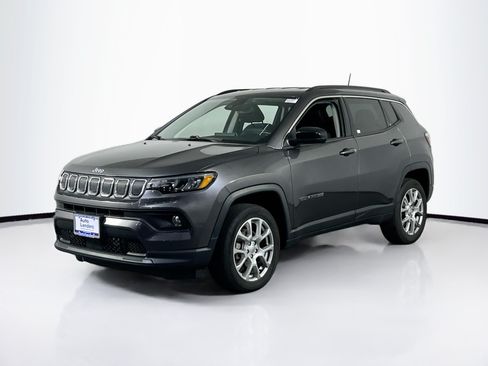 Used 2022 Jeep Compass Latitude AWD/4WD image 1