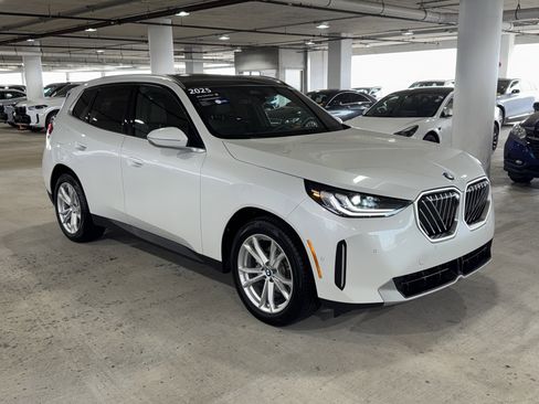 Certified 2025 BMW X3 xDrive30i image 2