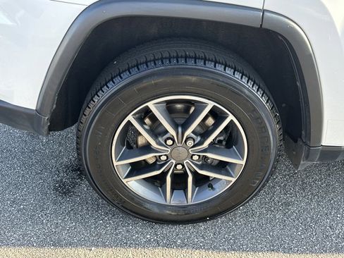 Used 2019 Jeep Grand Cherokee Limited image 20