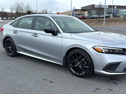 Used 2023 Honda Civic Sport image 2