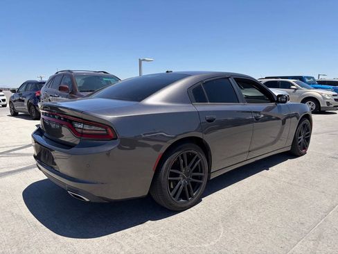 Used 2019 Dodge Charger SXT RWD image 2