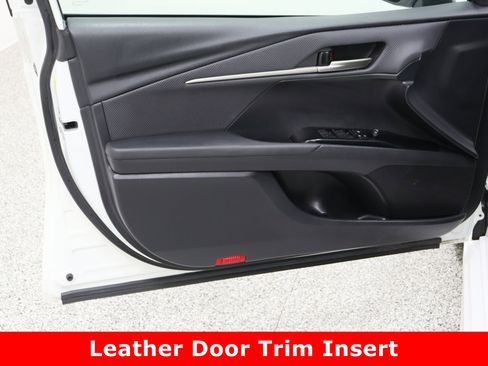 Used 2025 Toyota Camry SE image 12