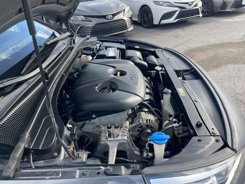 Used 2019 Hyundai Elantra GT FWD image 7