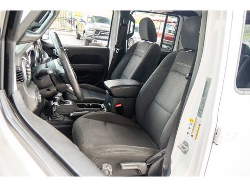 Used 2020 Jeep Gladiator Overland w/ Safety Group AWD/4WD image 12