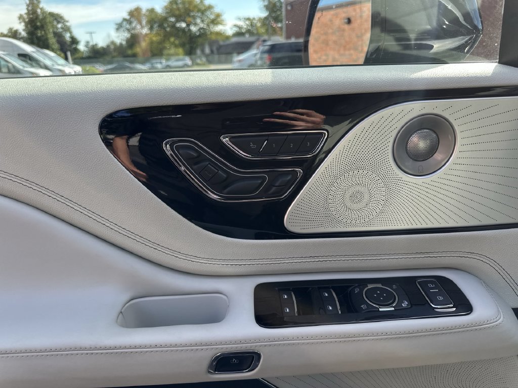 Used 2026 Lincoln Aviator Black Label AWD/4WD image 14