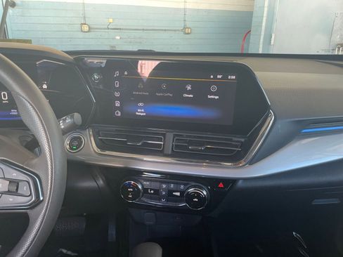 Used 2025 Chevrolet Trax LT image 18