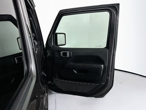 Used 2021 Jeep Wrangler Sahara w/ Cold Weather Group image 32