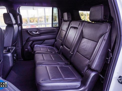 Used 2024 Chevrolet Suburban LT RWD image 19