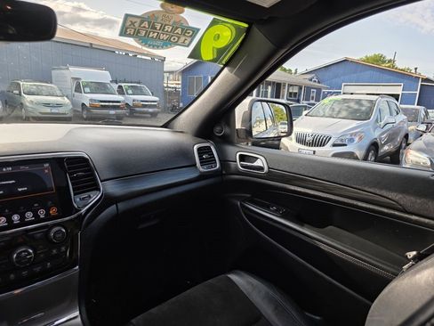 Used 2019 Jeep Grand Cherokee Altitude image 9