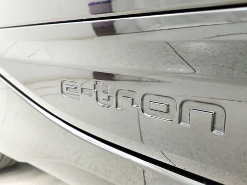 Used 2025 Audi A6 e-tron Premium Plus w/ Premium Plus RWD image 33
